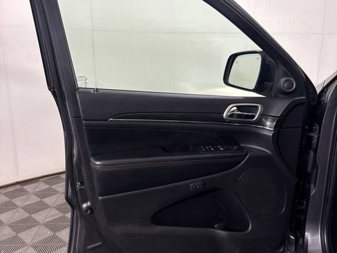 Used 2017 Jeep Grand Cherokee Trailhawk w/ Trailhawk Luxury Group AWD/4WD image 14