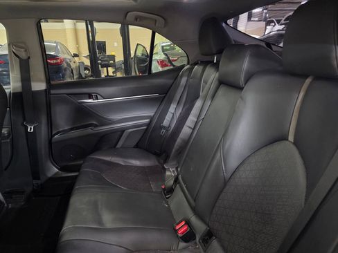 Used 2018 Toyota Camry XSE FWD image 11