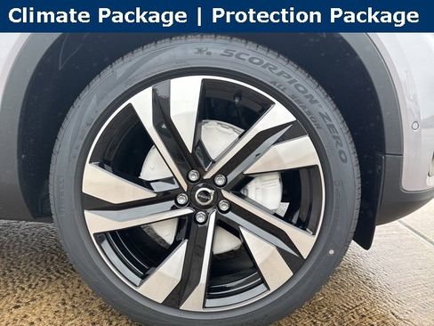 New 2026 Volvo XC40 B5 Ultra w/ Climate Package image 10