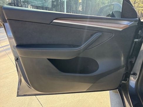 Used 2023 Tesla Model Y Long Range image 14