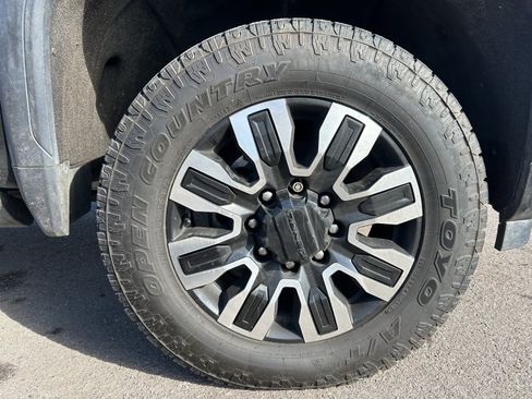 Used 2024 GMC Sierra 3500 Denali Ultimate image 9