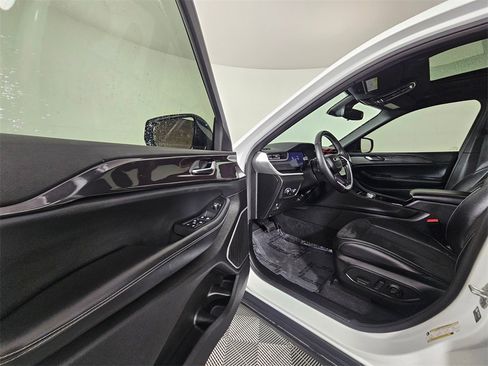 Used 2022 Jeep Grand Cherokee L Altitude image 23