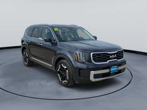 Used 2025 Kia Telluride S FWD image 3