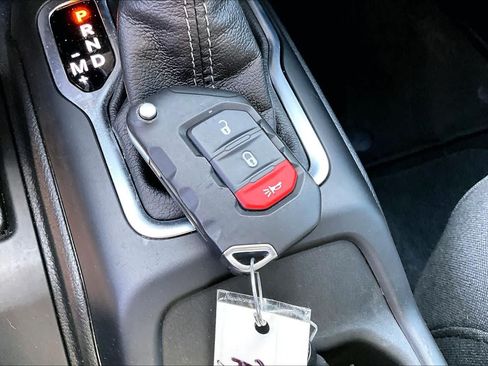 Used 2025 Jeep Gladiator Sport AWD/4WD image 15