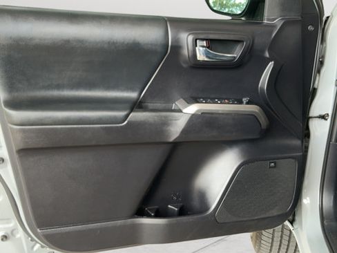 Used 2020 Toyota Tacoma Limited AWD/4WD image 19