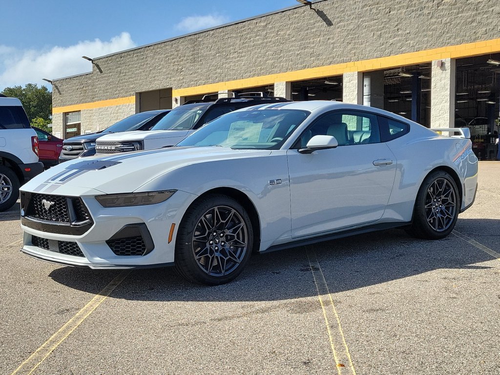 New 2026 Ford Mustang GT Premium w/ GT Performance Package RWD image 2