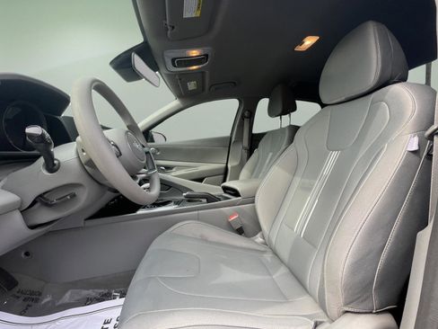 Used 2021 Hyundai Elantra SEL FWD image 12
