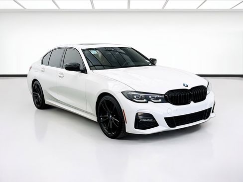 Used 2022 BMW 330i Sedan w/ M Sport Package RWD image 3