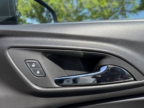 Used 2025 Chevrolet Trax LS FWD image 31