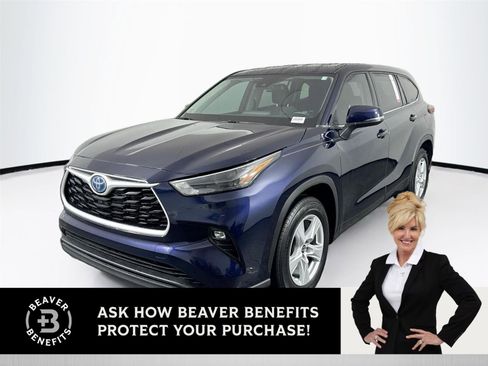 Used 2022 Toyota Highlander LE FWD image 1