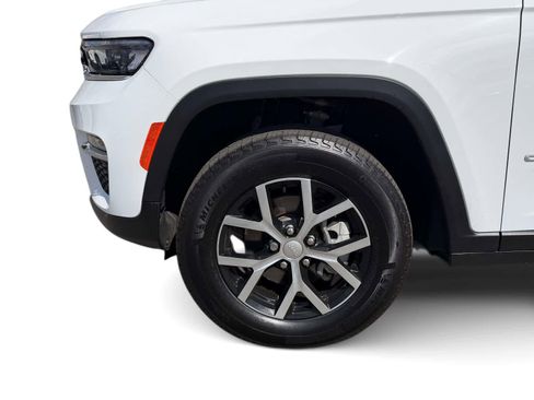 Used 2025 Jeep Grand Cherokee Limited image 9