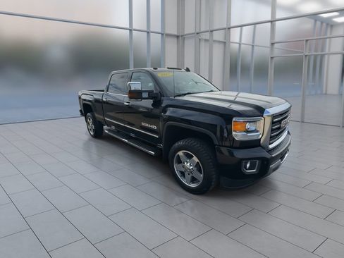 Used 2017 GMC Sierra 2500 SLT w/ All-Terrain HD Package image 2