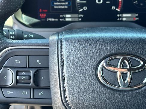 Used 2025 Toyota Tundra Limited AWD/4WD image 19