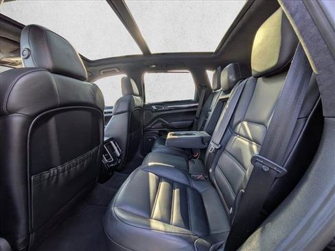 Used 2016 Porsche Cayenne Turbo image 22