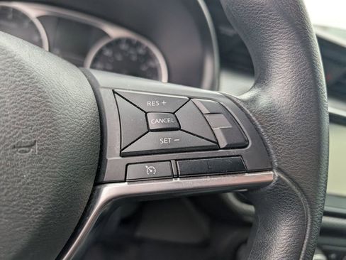 Used 2019 Nissan Kicks S image 13