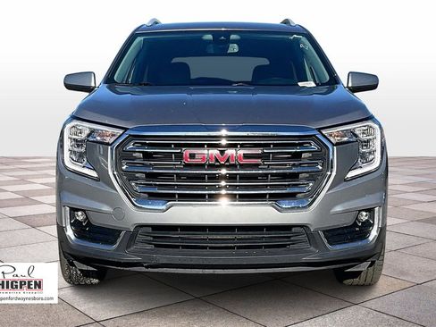 Used 2024 GMC Terrain SLT image 3