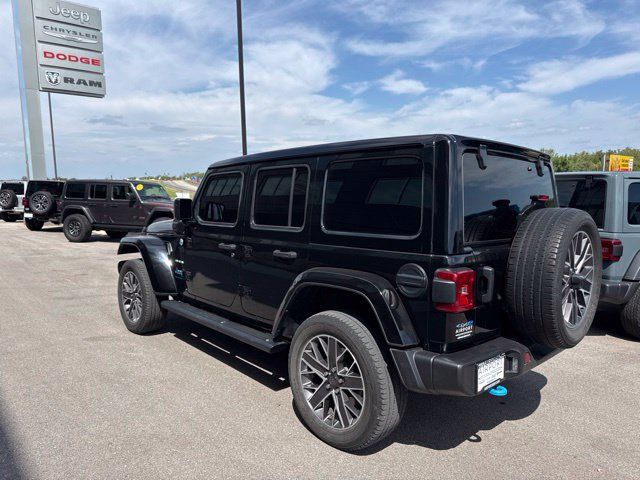 Used 2023 Jeep Wrangler Unlimited Sahara w/ Cold Weather Group AWD/4WD image 5