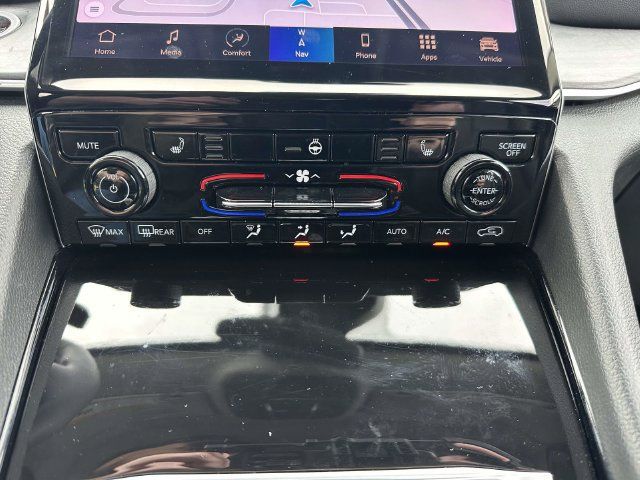 Used 2023 Jeep Grand Cherokee Limited AWD/4WD image 38