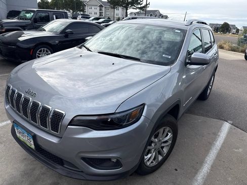 Used 2019 Jeep Cherokee Latitude w/ Cold Weather Group AWD/4WD image 1