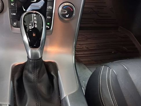 Used 2018 Volvo V60 T5 Dynamic w/ Vision Package FWD image 32