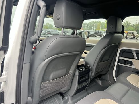 Certified 2023 Land Rover Defender 110 X-Dynamic SE AWD/4WD image 31