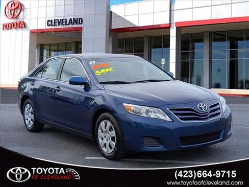 Used 2011 Toyota Camry LE FWD image 1