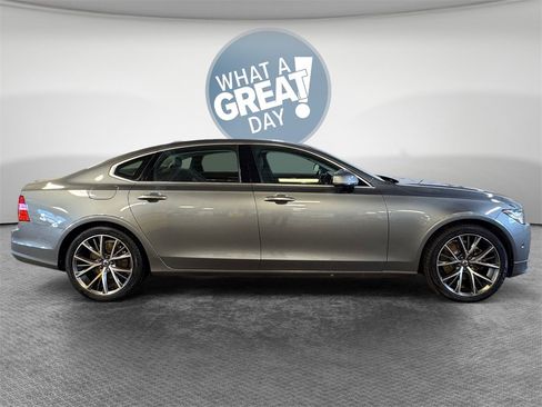 Used 2018 Volvo S90 T5 Momentum w/ Convenience Package image 2