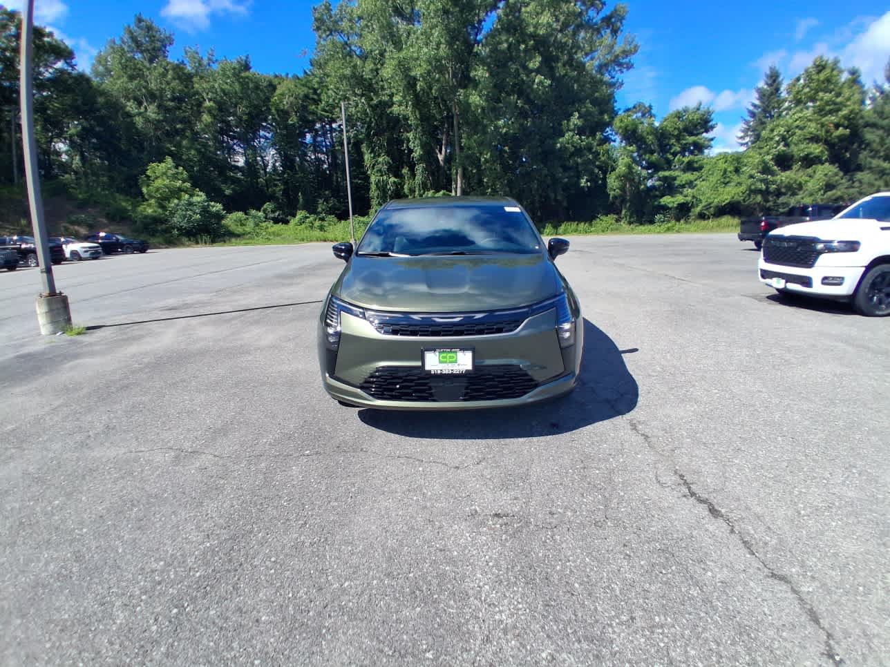 New 2027 Chrysler Pacifica Select AWD/4WD image 2