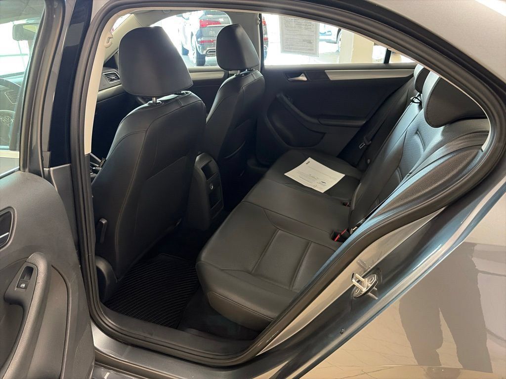Used 2017 Volkswagen Jetta SE FWD image 11