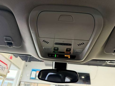 Used 2020 Buick Enclave Essence image 18