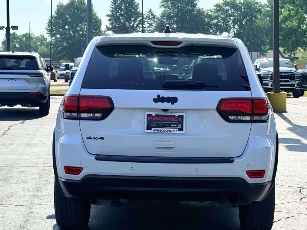 Used 2019 Jeep Grand Cherokee Laredo AWD/4WD image 8