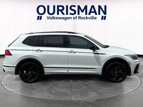 Used 2024 Volkswagen Tiguan SE R-Line AWD/4WD image 7