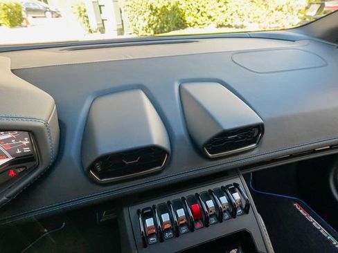 Used 2020 Lamborghini Huracan EVO image 69