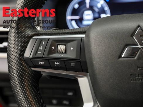 Used 2023 Mitsubishi Outlander SE image 15