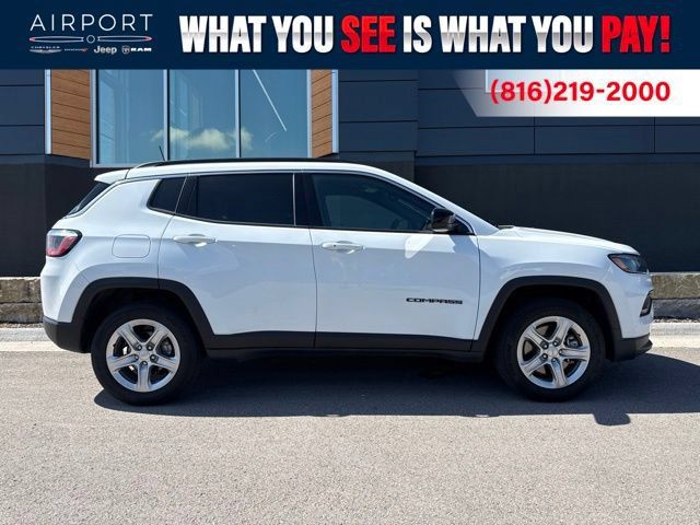 Used 2024 Jeep Compass Latitude AWD/4WD image 1