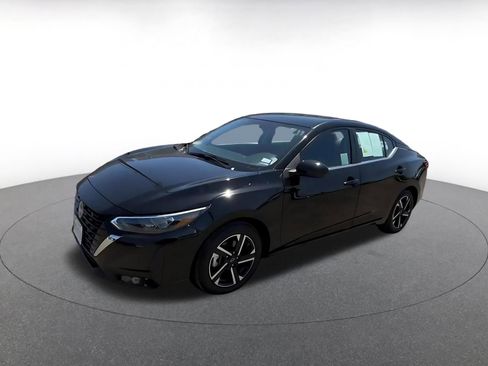 Used 2025 Nissan Sentra SV FWD image 8