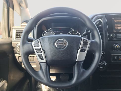 Used 2022 Nissan Titan SV image 20
