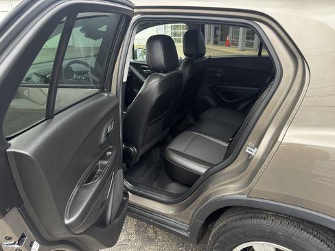 Used 2022 Chevrolet Trax LT w/ LT Convenience Package AWD/4WD image 10