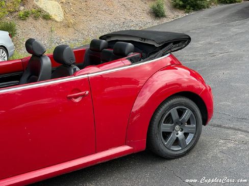 Used 2006 Volkswagen Beetle Convertible w/ Package 1 FWD image 25