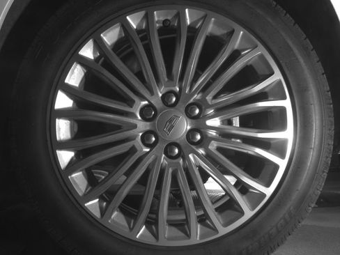 Used 2018 Cadillac XT5 Platinum w/ Driver Assist Package image 13