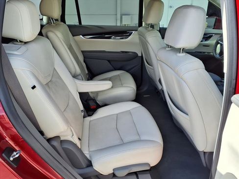 Used 2021 Cadillac XT6 Premium Luxury image 13