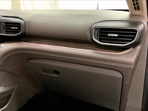 Certified 2020 Ford Explorer Platinum w/ Premium Technology Package image 15