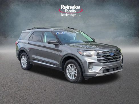Used 2025 Ford Explorer Active AWD/4WD image 3