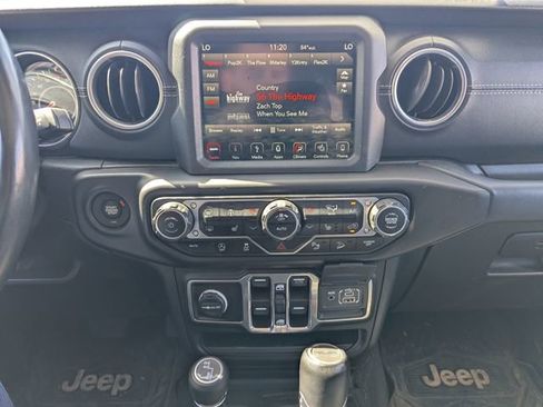 Used 2018 Jeep Wrangler Unlimited Sahara w/ Uconnect 4C Nav & Sound Group AWD/4WD image 15