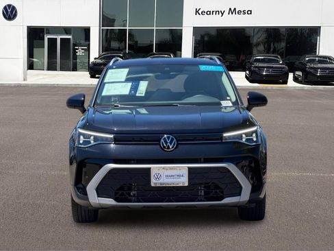 Used 2025 Volkswagen Taos SE FWD image 9