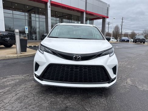 New 2026 Toyota Sienna XSE image 8