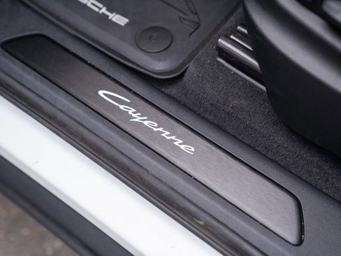 Used 2025 Porsche Cayenne image 13