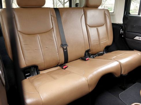 Used 2013 Jeep Wrangler Unlimited Rubicon w/ Connectivity Group image 10