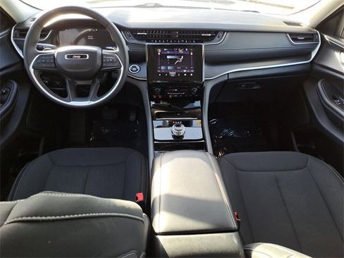 Used 2023 Jeep Grand Cherokee L Laredo image 10