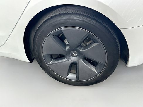 Used 2023 Tesla Model 3 Standard Range image 11